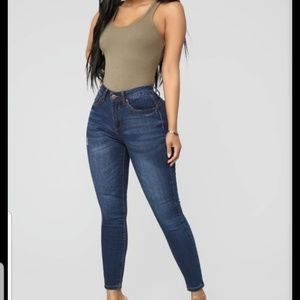 Butt Plumping Skinny Jeaans! NWOT!